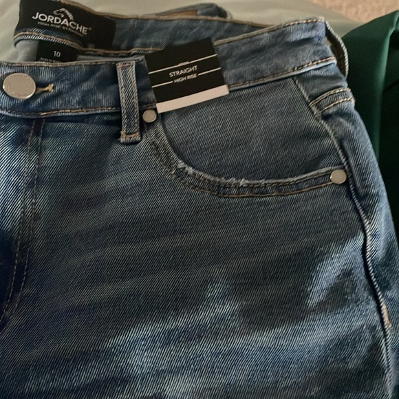 NEW-JORDACHE  Classic 
Women’s Straight- High Rise Jeans
Stretchy and soft - Picture 10 of 10